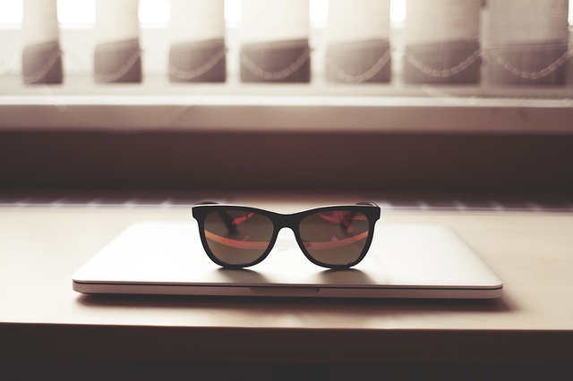 glasses-864961_640